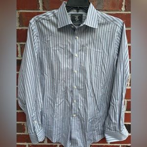 Maker & Company Men’s Long Sleeve Button Down Striped Shirt. Size Medium